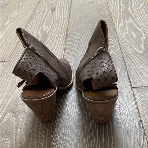 BRAND NEW Dolce Vita leather booties - Picture 3 of 10